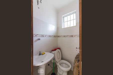 Casa à venda com 230m², 3 quartos e 4 vagasBanheiro de Serviço