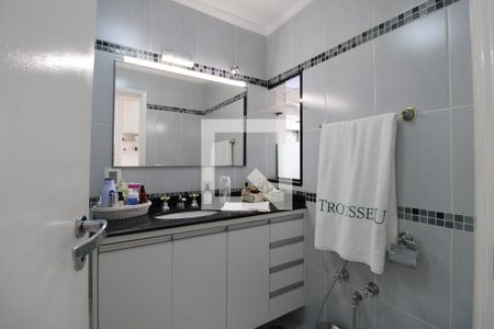 Apartamento à venda com 170m², 3 quartos e 1 vagaBanheiro da suíte 