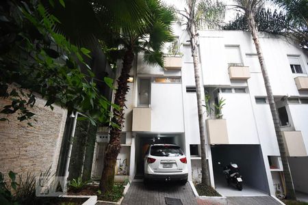 Casa para alugar com 110m², 2 quartos e 2 vagasFachada