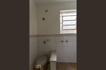 Banheiro de apartamento à venda com 2 quartos, 70m² em Santana, Porto Alegre