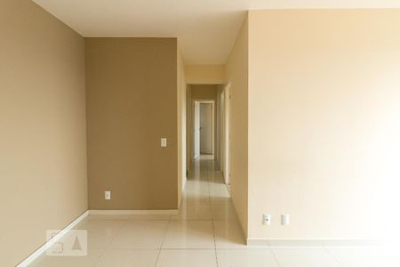 Apartamento à venda com 71m², 3 quartos e 1 vagaCorredor