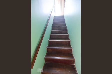 Casa à venda com 450m², 5 quartos e 4 vagasEscada