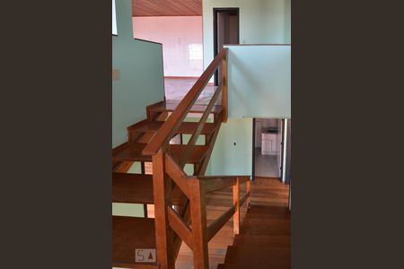 Casa à venda com 450m², 5 quartos e 4 vagasCirculação 4