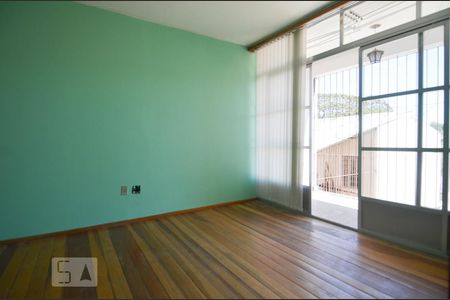 Casa à venda com 450m², 5 quartos e 4 vagasQuarto 4