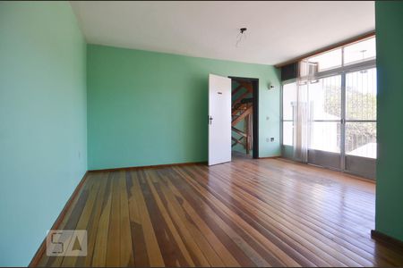 Casa à venda com 450m², 5 quartos e 4 vagasSuíte