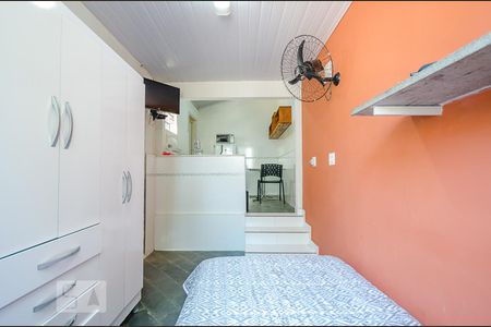 Quarto  de kitnet/studio para alugar com 1 quarto, 25m² em Cidade Jardim, Belo Horizonte