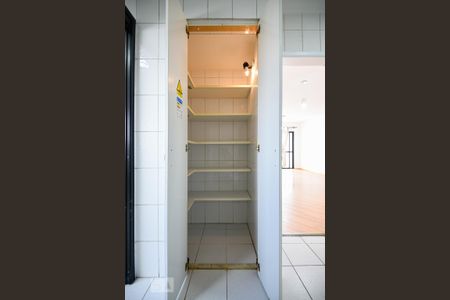 Apartamento para alugar com 95m², 3 quartos e 2 vagas Apartamento para alugar com 95m², 3 quartos e 2 vagasDispensa na Cozinha