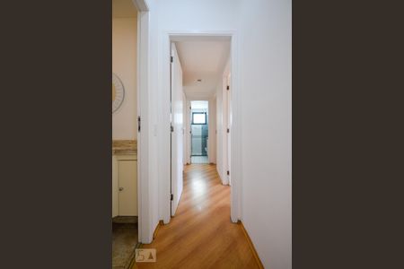 Corredor de apartamento para alugar com 3 quartos, 95m² em Chácara Santo Antônio (zona Sul), São Paulo