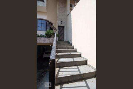 Casa à venda com 276m², 3 quartos e 3 vagasEscada de Entrada 