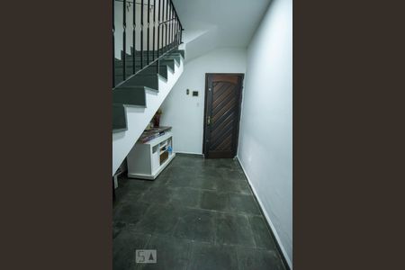 Casa à venda com 276m², 3 quartos e 3 vagasCorredor Garagem e Área de Serviço  