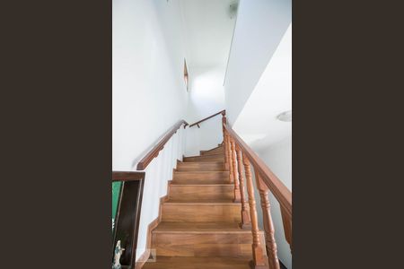 Casa à venda com 276m², 3 quartos e 3 vagasEscada para os Dormitórios 