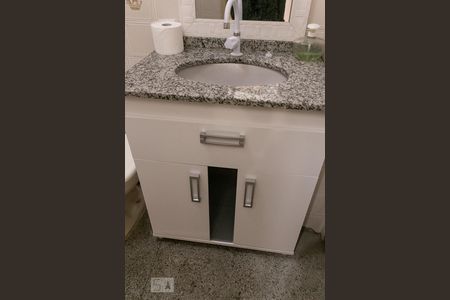 Detalhe banheiro de apartamento à venda com 2 quartos, 58m² em Centro Histórico, Porto Alegre