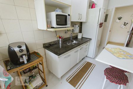 Apartamento para alugar com 74m², 2 quartos e 1 vagaCozinha e Área de Serviço