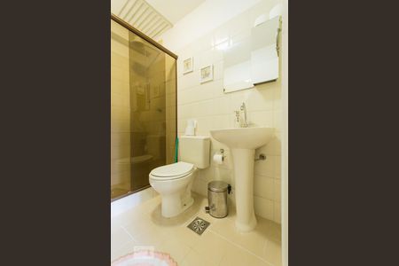 Banheiro Social de apartamento para alugar com 2 quartos, 74m² em Barra da Tijuca, Rio de Janeiro