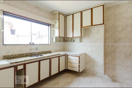 Casa à venda com 180m², 2 quartos e 2 vagas Casa à venda com 180m², 2 quartos e 2 vagasCozinha