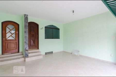 Casa à venda com 180m², 2 quartos e 2 vagas Casa à venda com 180m², 2 quartos e 2 vagasGaragem