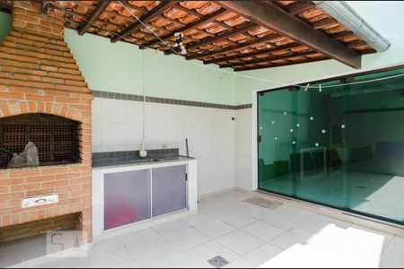 Casa à venda com 180m², 2 quartos e 2 vagas Casa à venda com 180m², 2 quartos e 2 vagasChurrasqueira