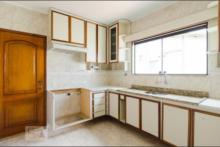 Casa à venda com 180m², 2 quartos e 2 vagas Casa à venda com 180m², 2 quartos e 2 vagasCozinha