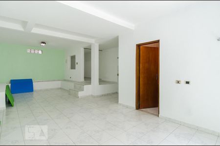Casa à venda com 180m², 2 quartos e 2 vagas Casa à venda com 180m², 2 quartos e 2 vagasSalão de festas