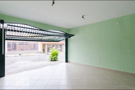 Casa à venda com 180m², 2 quartos e 2 vagas Casa à venda com 180m², 2 quartos e 2 vagasGaragem