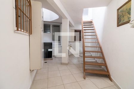 Casa à venda com 300m², 3 quartos e 2 vagasEscada