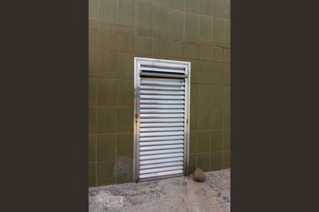 Casa à venda com 380m², 2 quartos e 4 vagas Casa à venda com 380m², 2 quartos e 4 vagasQuintal do Fundo - Acesso ao Porão