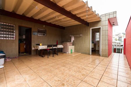 Casa à venda com 380m², 2 quartos e 4 vagas Casa à venda com 380m², 2 quartos e 4 vagasQuintal Lateral