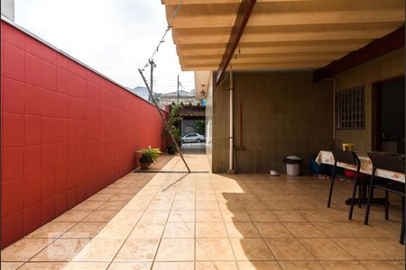 Casa à venda com 380m², 2 quartos e 4 vagas Casa à venda com 380m², 2 quartos e 4 vagasQuintal Lateral