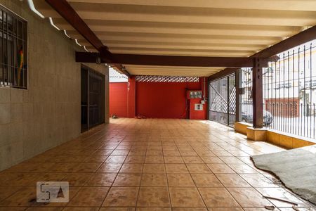 Casa à venda com 380m², 2 quartos e 4 vagas Casa à venda com 380m², 2 quartos e 4 vagasGaragem