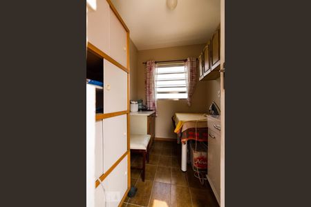 Casa à venda com 380m², 2 quartos e 4 vagas Casa à venda com 380m², 2 quartos e 4 vagasDispensa - Quarto de Serviço