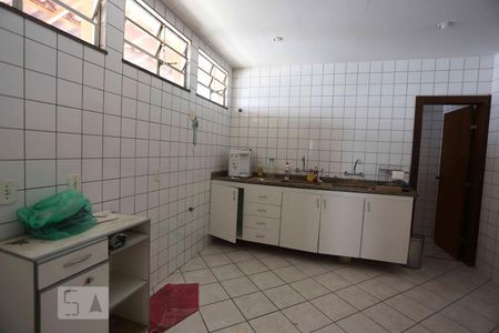 Casa para alugar com 300m², 4 quartos e 2 vagascozinha