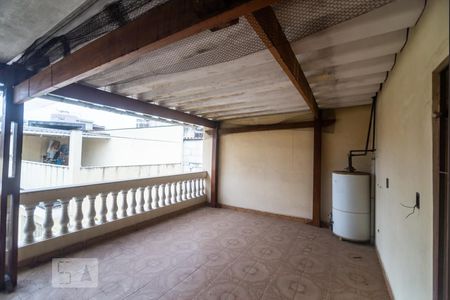 Casa à venda com 120m², 3 quartos e 2 vagasVaranda Traseira