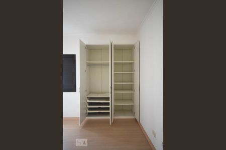 Apartamento para alugar com 122m², 3 quartos e 2 vagas Apartamento para alugar com 122m², 3 quartos e 2 vagasArmário do Quarto 2