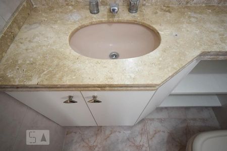 Apartamento para alugar com 122m², 3 quartos e 2 vagas Apartamento para alugar com 122m², 3 quartos e 2 vagasDetalhe do Banheiro Suíte