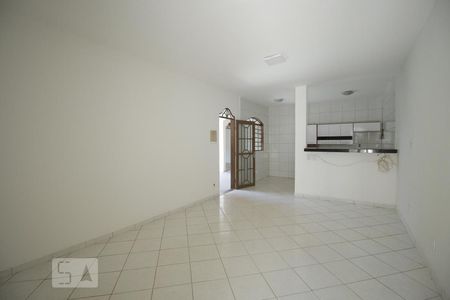 Sala de casa para alugar com 2 quartos, 70m² em Setor de Desenvolvimento Econômico (taguatinga), Brasília