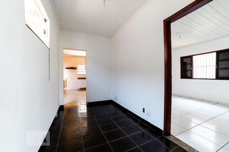 Passagem para Cozinha e Quartos de casa à venda com 3 quartos, 300m² em Vila Mazzei, São Paulo