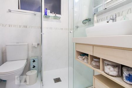 Banheiro de apartamento para alugar com 2 quartos, 62m² em Centro, Curitiba