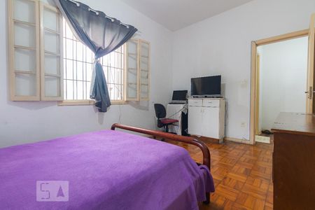 Casa à venda com 220m², 3 quartos e 8 vagasQuarto 2