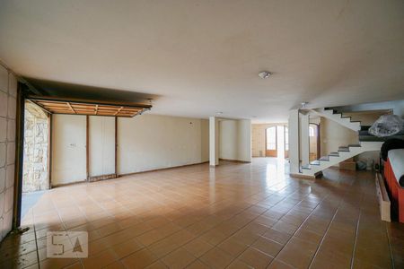 Casa à venda com 240m², 4 quartos e 4 vagas Casa à venda com 240m², 4 quartos e 4 vagasGaragem