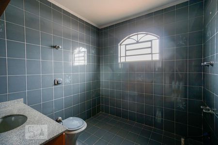 Casa à venda com 240m², 4 quartos e 4 vagas Casa à venda com 240m², 4 quartos e 4 vagasBanheiro suíte