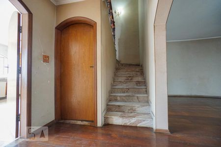 Escada de casa para alugar com 4 quartos, 240m² em Vila Formosa, São Paulo