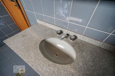 Casa à venda com 240m², 4 quartos e 4 vagas Casa à venda com 240m², 4 quartos e 4 vagasDetalhe banheiro suíte