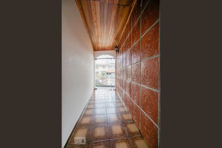 Casa à venda com 240m², 4 quartos e 4 vagas Casa à venda com 240m², 4 quartos e 4 vagasCorredor entrada