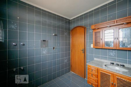 Casa à venda com 240m², 4 quartos e 4 vagas Casa à venda com 240m², 4 quartos e 4 vagasBanheiro suíte