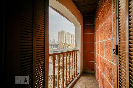 Casa à venda com 240m², 4 quartos e 4 vagas Casa à venda com 240m², 4 quartos e 4 vagasVaranda