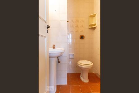 Apartamento à venda com 110m², 3 quartos e 1 vaga Apartamento à venda com 110m², 3 quartos e 1 vagaBanheiro da Dependência