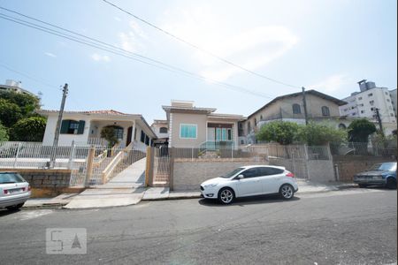 Fachada de casa para alugar com 2 quartos, 48m² em Barreiros, São José