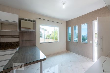 Sala de casa para alugar com 2 quartos, 48m² em Barreiros, São José