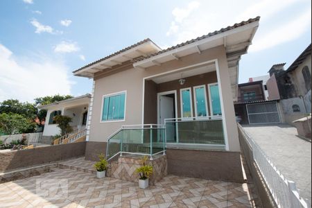 Fachada de casa para alugar com 2 quartos, 48m² em Barreiros, São José