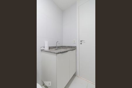 Banheiro de apartamento à venda com 2 quartos, 49m² em Parque São Jorge, São Paulo